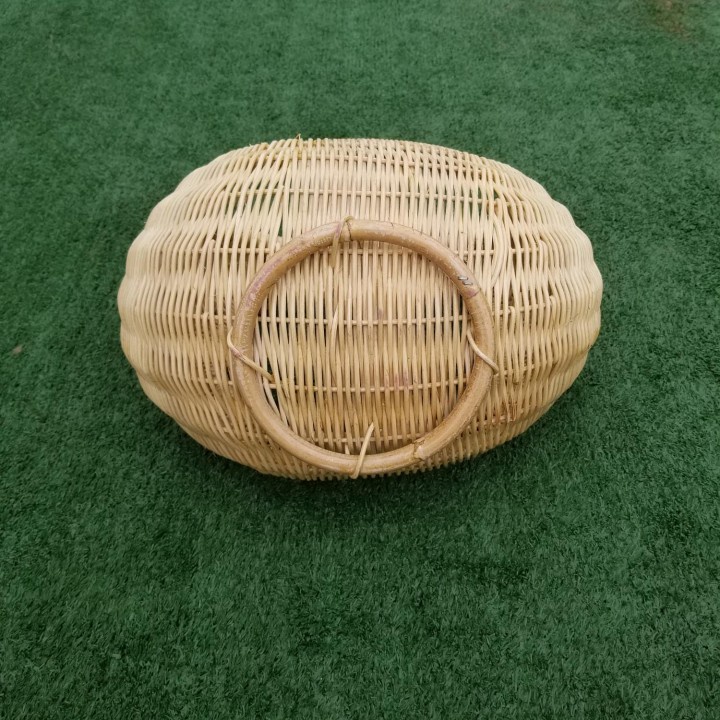 Kerajinan Tangan Rotan - Keranjang Buah Bentuk Telur 30x30x20cm