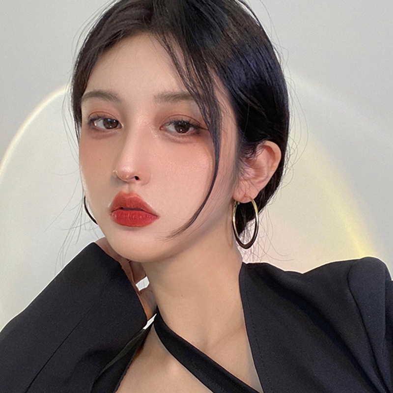 Fancyqube Anting Hoop Besar Enamel Cicle Warna Hitam Putih Untuk Wanita