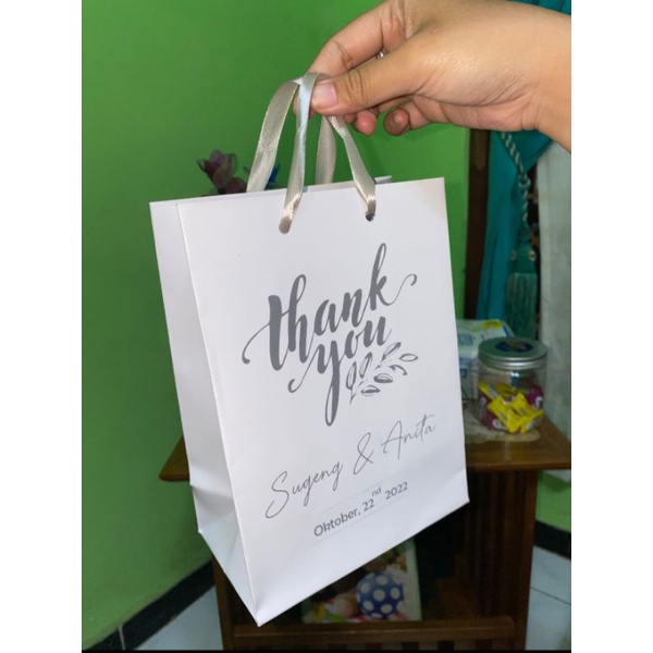 

Paperbag putih glossy 15x10x20 dan 15x8x22