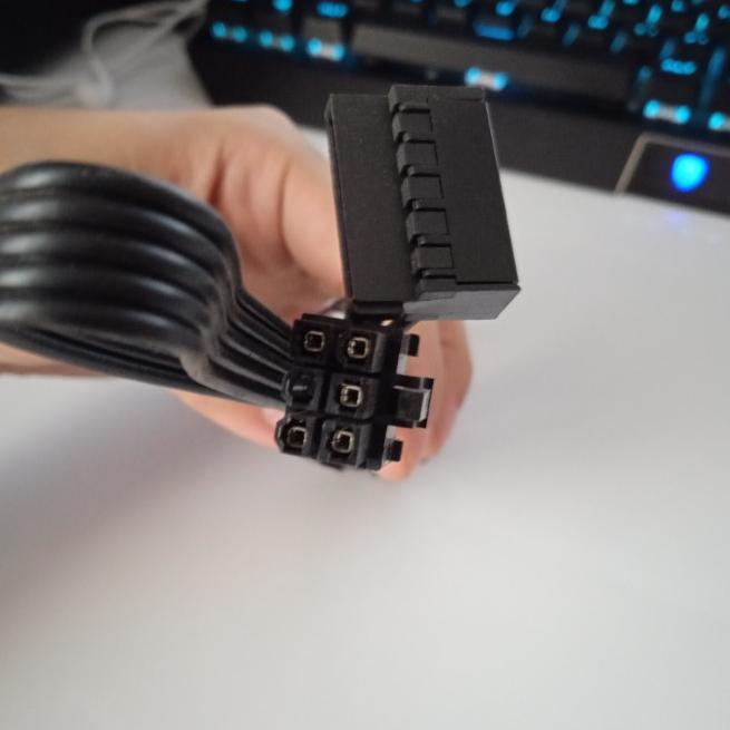 Kabel modular Corsair PSU 6 Pin ke Sata