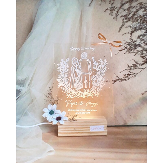 

Akrilik hampers | Acrylic hampers | Acrylic lettering | Hampers wisuda | Hampers ulang tahun | Hadiah wisuda | Akrilik photo | Free gift card