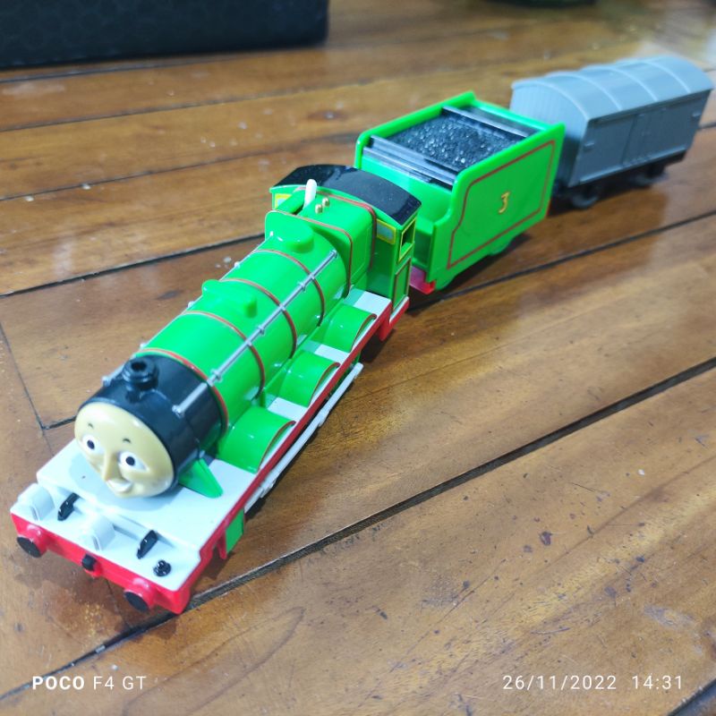 Takara Tomy Plarail Thomas and Friends Henry Mainan Kereta Api