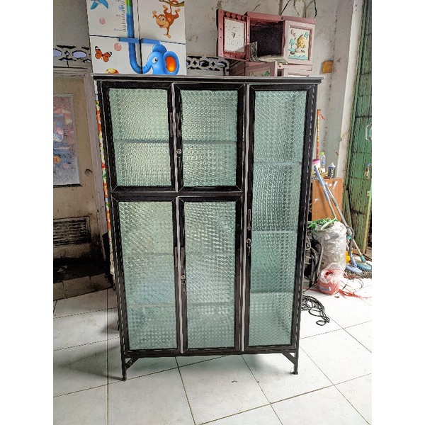 Almari Rak Piring bahan Full Kaca ES pintu 5 Rangka Warna Hitam Tempat Saji makanan Lemari Serbaguna