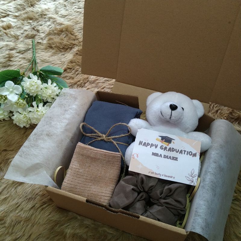 

Hampers hijab/hampers/hadiah ulangtahun/hadiah pernikahan