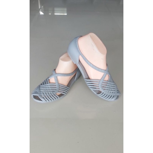 Sepatu Sandal Karet Wanita Q2840 Karet Lentur Empuk Anti Selip