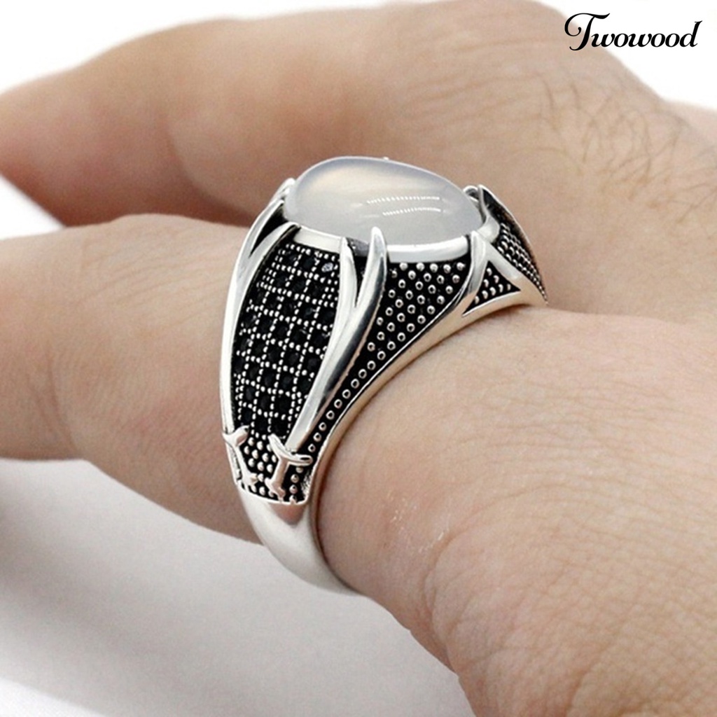 Cincin Pria Bahan Alloy Aksen Berlian Imitasi Gaya Retro Vintage Untuk Pesta