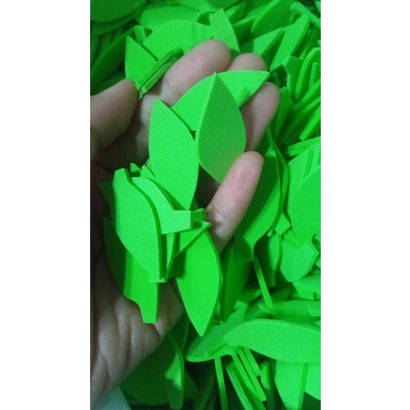 

hiasan daun bahan spon ati/busa hati/eva foam// hiasan kelas