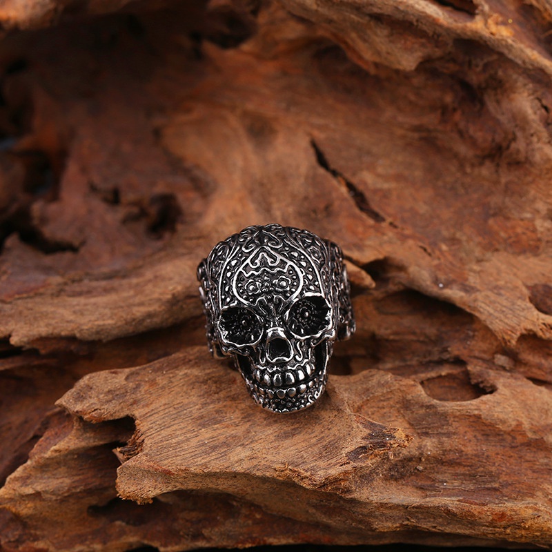 Cincin Bahan alloy Bentuk Tengkorak Gaya retro punk Eropa Amerika Untuk Pria