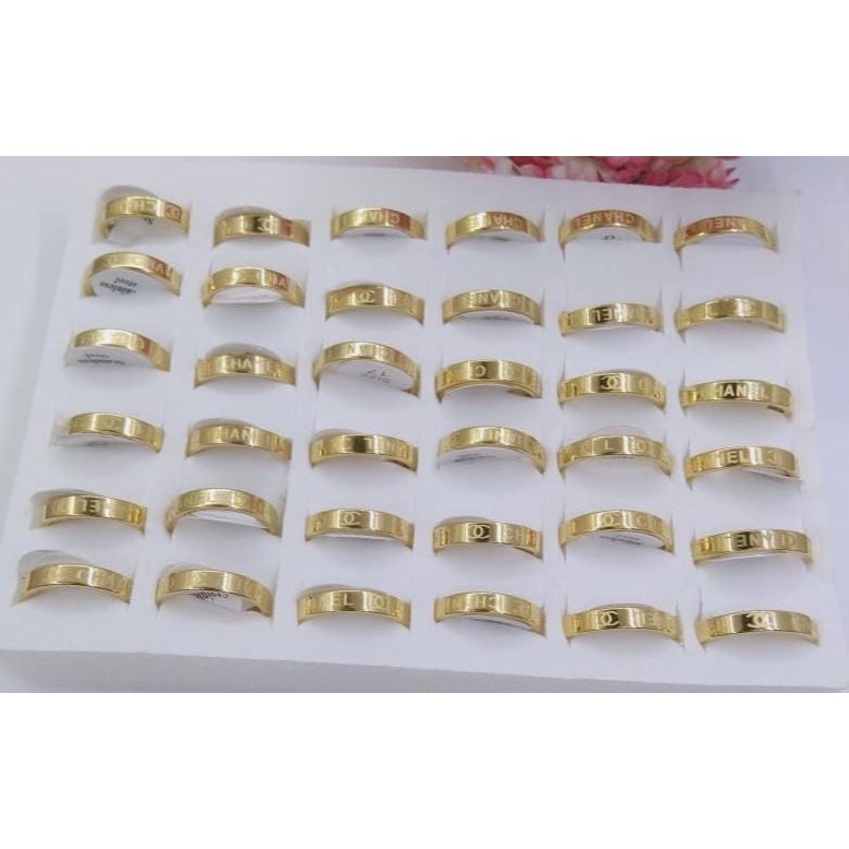 CINCIN TITANIUM 1 BOX ISI 36 PCS UKURAN 16 SAMPAI 19 / MOTIF GOLD EMAS / DUNIAGELANG