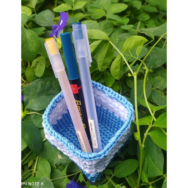 

tempat pen/stand holder stationary/storage kosmetik rajut