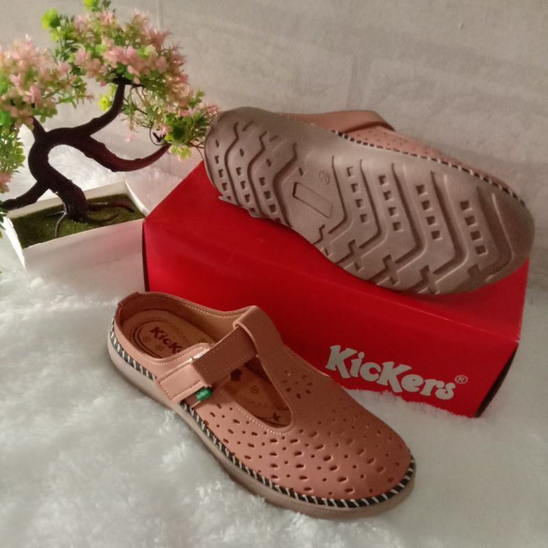 sepatu sandal wanita kickers