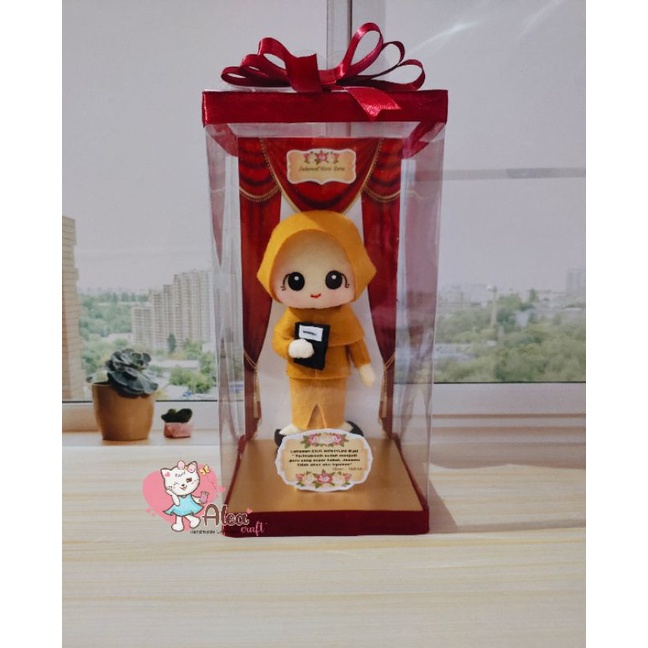 Kado gift unik hari guru Hampers guru boneka profesi guru