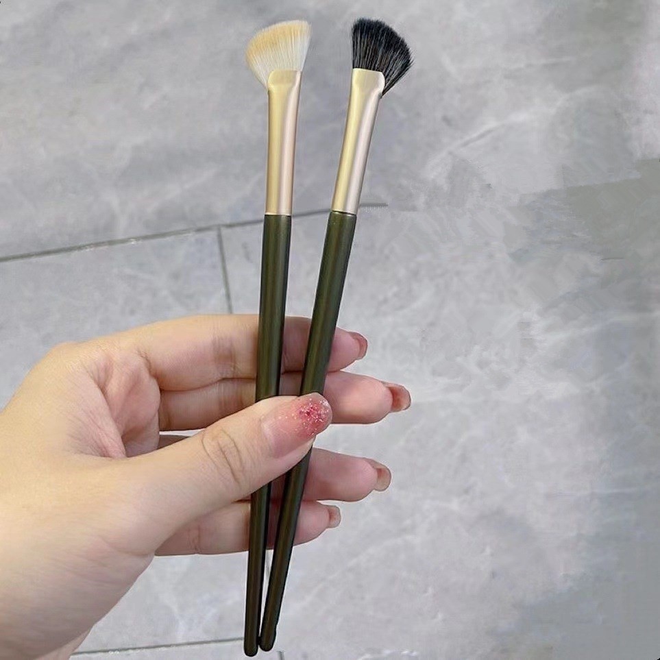 1pc Brush Makeup Bentuk Setengah Kipas Bahan Fiber Lembut Untuk Contour Hidung Highlighting Wajah