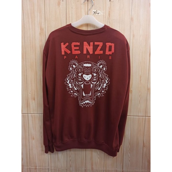 Sweater crewneck maroon motif singa  unisex