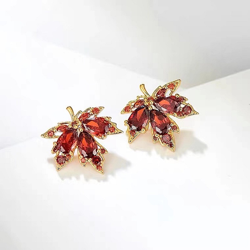 Anting Tusuk Desain Daun Maple Hias Zircon Merah Gaya Koreamewaheleganmewah Untuk Wanita