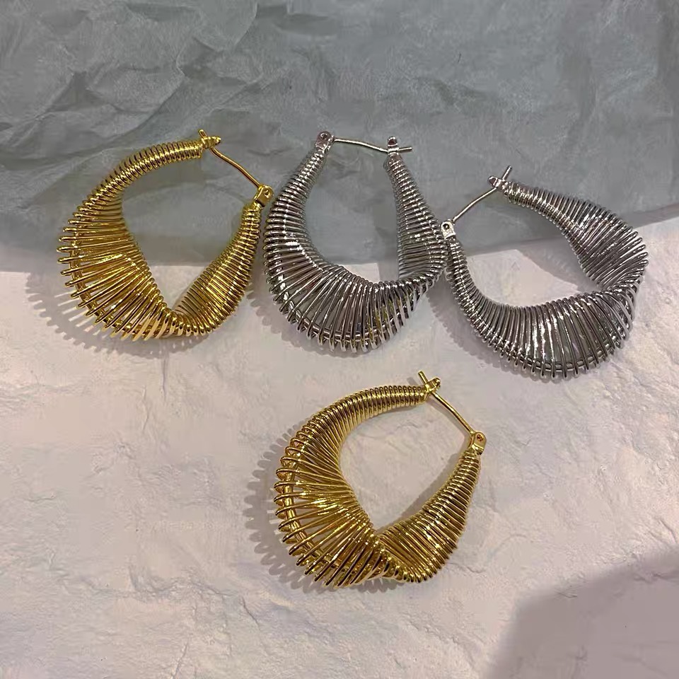 Anting Bahan Metal Untuk Wanita