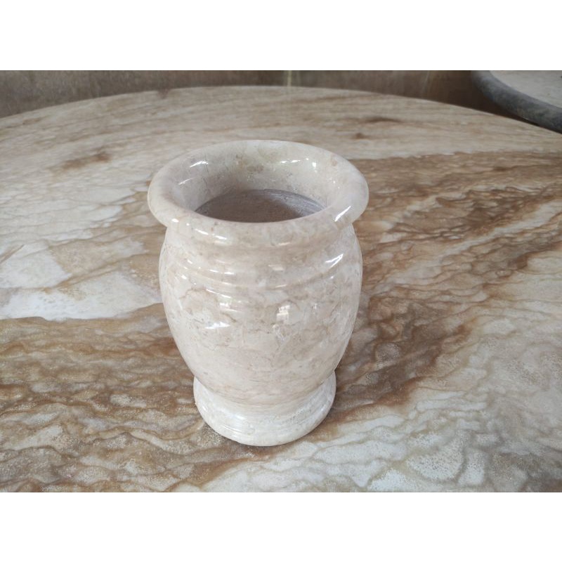 vas air marmer putih