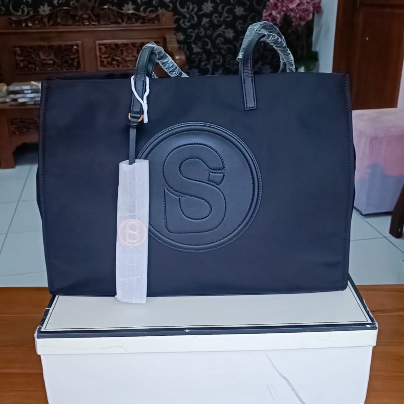 Alliya nylon tote bag Buttonscarves