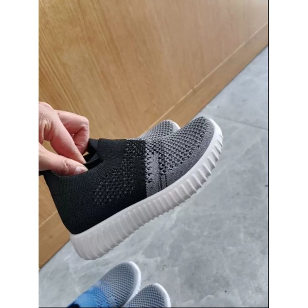 Sepatu rajut gradasi slip on anak (1-4tahun)