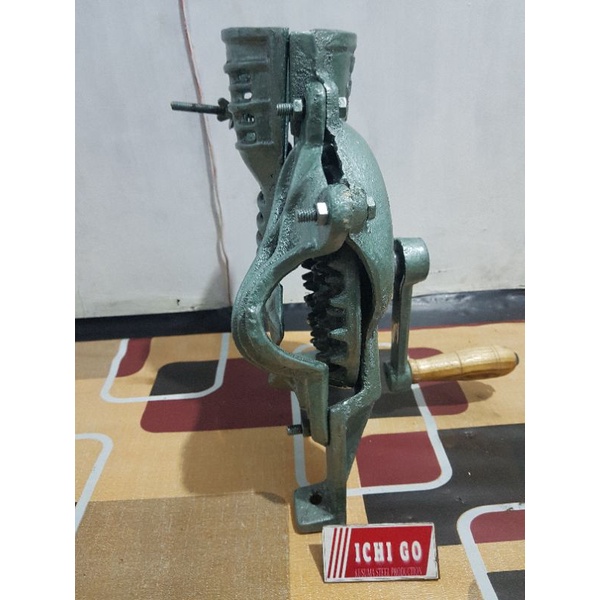 ALAT PERONTOK JAGUNG MANUAL /MESIN PERONTOK JAGUNG MANUAL