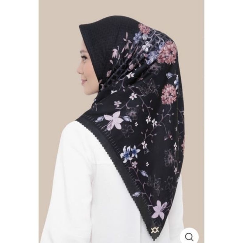 Savana scarf blackwater wearing klamby