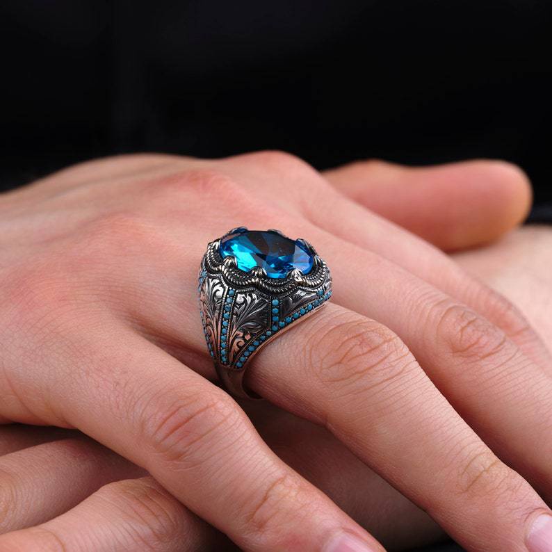 Cincin Pria Bahan Titanium Steel Warna Silver Hias Kristal Sapphire Gaya Vintage Punk Untuk Pernikahan