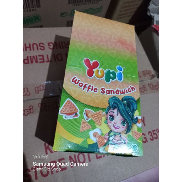 Permen Yupi Waffle Sandwich box isi 12 pcs