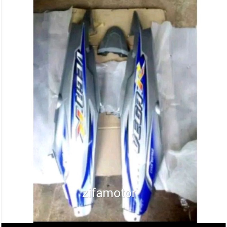 VOVER BODY YAMAHA VEGA R NEW + STIKER WARNA SILVER cover body yamaha vega r new + stiker warna silve