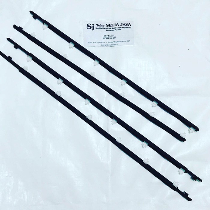 Pelipit kaca avanza xenia old