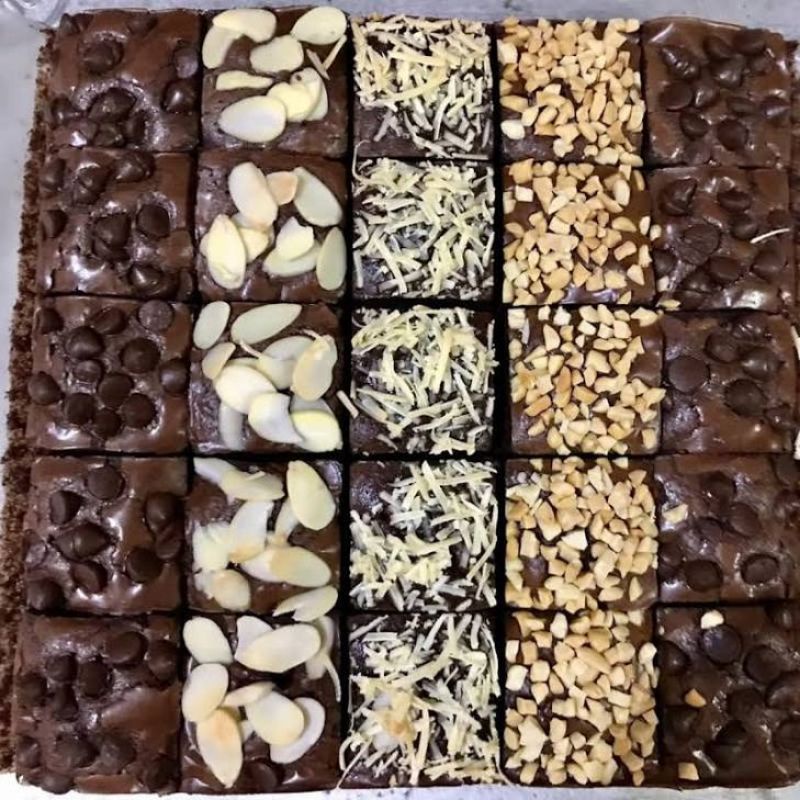 

Fudgy Brownies Panggang Premium Sekat 20x20 cm 25 pcs