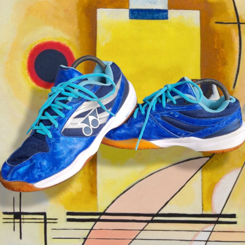 Thrift sepatu badminton second branded YONEX POWER CUSHION 100 size 41 ORIGINAL
