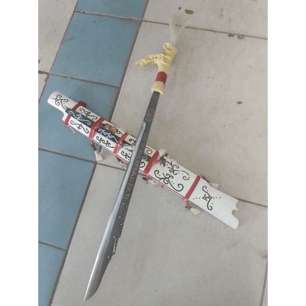 Agusmasyitah Mandau Senjata Tradisional Suku Adat Dayak Khas Kalimantan Oleh oleh aksesoris Pajangan