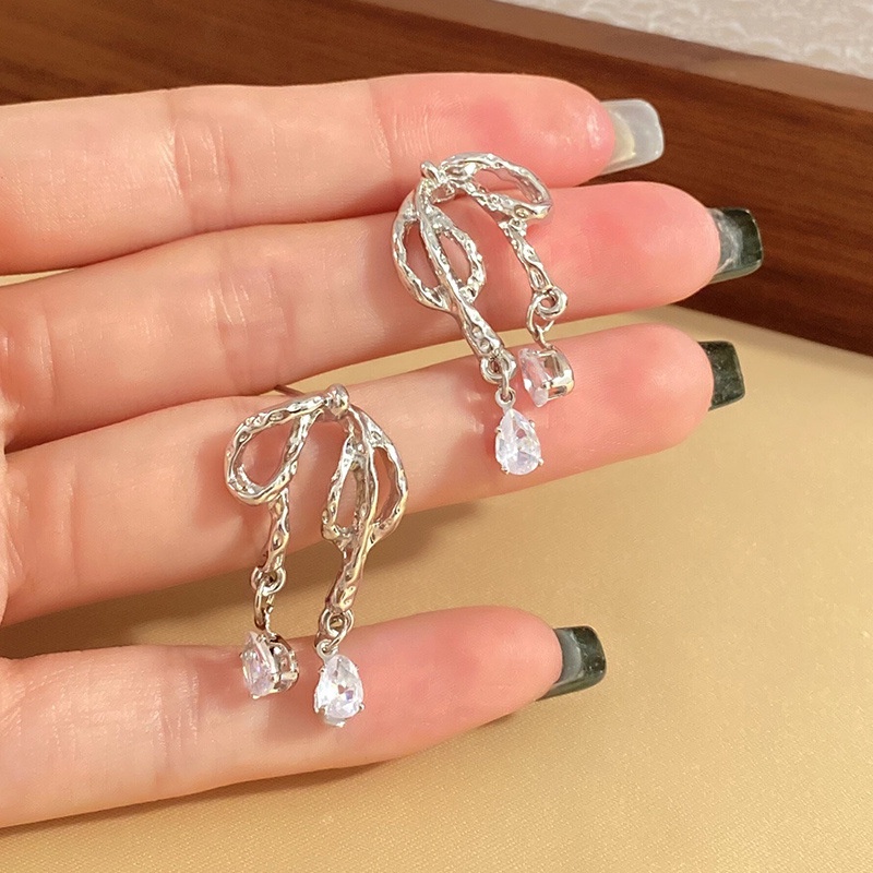 Cairan Angin Dingin Penonton Kecil Cair Anting-Anting Manis Dingin Gadis Panas Ikatan Simpul Tidak Teratur Anting-Anting