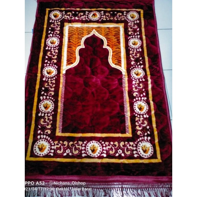 Sajadah Al-Jeddah Rumbai Sajadah Tebal Empuk dan Nyaman Sajadah Turki - Merah