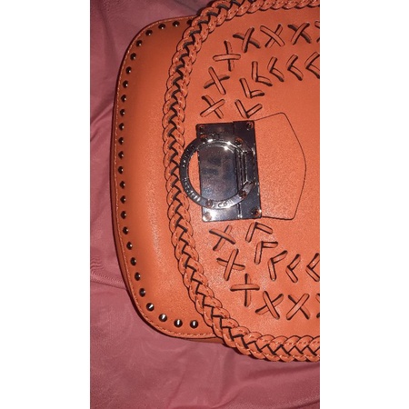 tas guess orange jarang dipakai