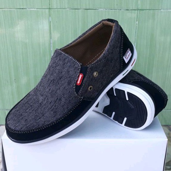 SEPATU SANTAI SLIP ON CASUAL PRIA