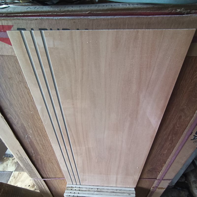 granit tangga 30x60 yelow softwood/indogres