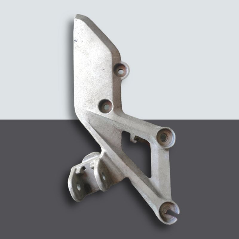 Dudukan Foot Step Kanan Honda CBR 150 R 150R Lokal Original AHM K45A