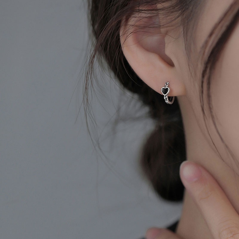 Anting Hoop Bentuk Hati Warna Hitam Silver Untuk Wanita