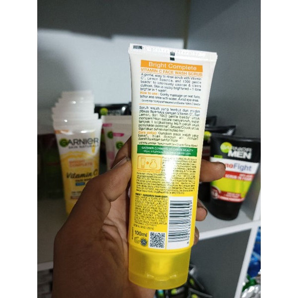 GARNIER Bright Complete | Bright Complete Brightening,sakura glow Facial Foam 100ml | Facial Scrub 100ml