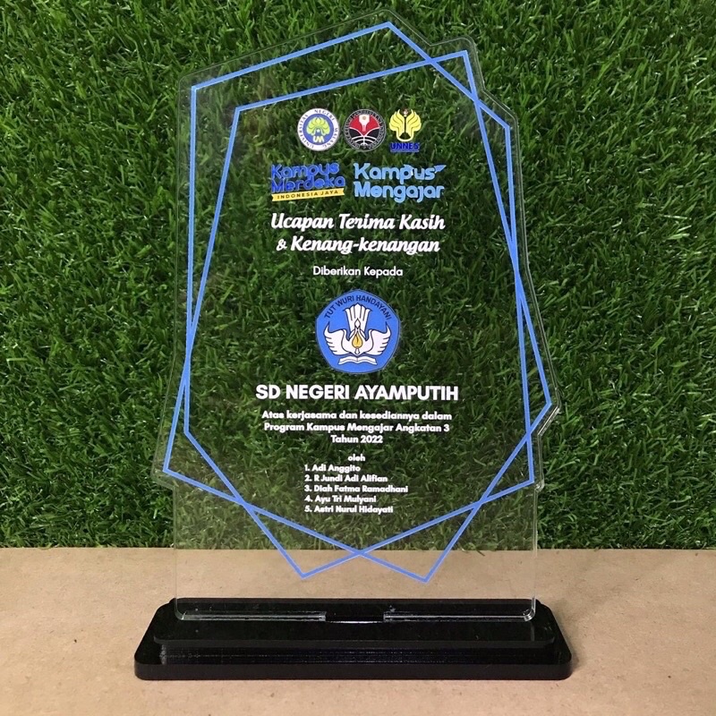 PLAKAT VANDEL AKRILIK CUSTOM 3mm Alas Tatakan hitam Premium