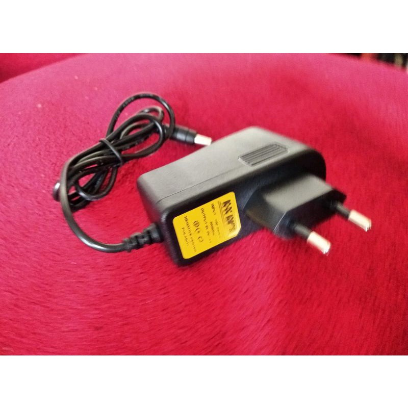 ADAPTOR SWITCHING EFEK GITAR DC9V 1000MA NEGATIVE CENTER [BISA COD]