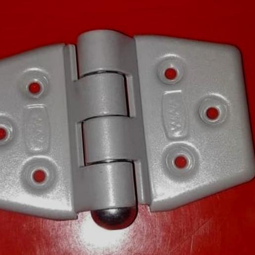 engsel tengah pintu garasi Wina