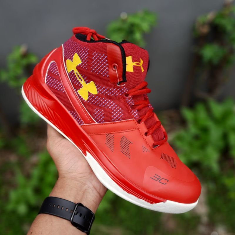 sepatu basket  under armour