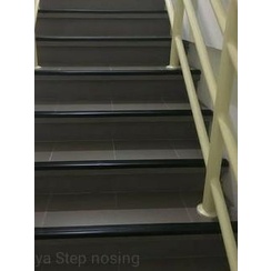 

Step nosing karet / list tangga karet hitam polos murah - anti slip