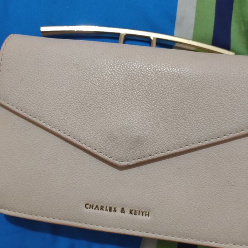 Tas sling charles n keith kalem