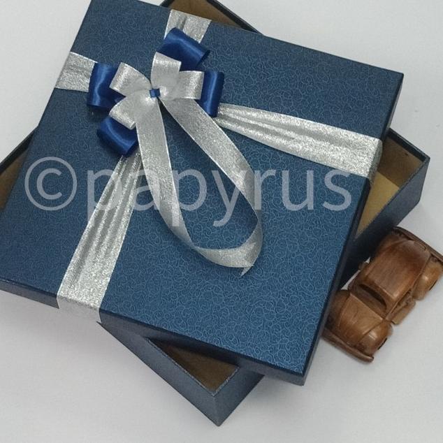 

PAPYRUS 30x30 tinggi 10cm Kotak Kado Gift Box Hadiah