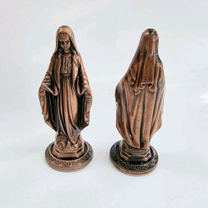 Patung Maria tangan terbuka logam