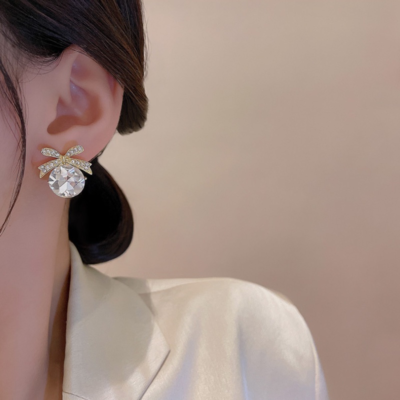 Anting Tusuk Desain Pita Hias Berlian Gaya Koreasimple Untuk Wanita