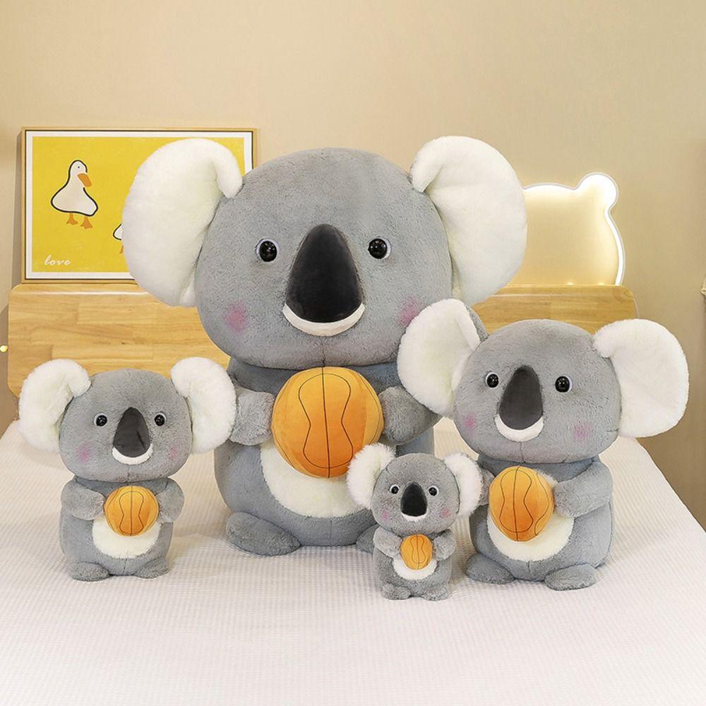 Quinton Sport Koala Boneka Berbulu Lembut Kualitas Tinggi Simulasi Koala Beruang Dekorasi Rumah Boneka Mainan Memegang Bola Menghibur Plushie Boneka Boneka Boneka Binatang Boneka